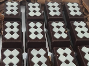 Formas de Chocolate Bombom Trufas, Forma Bombom Detalhado9 11g Ref.9586 BWB, Medida 24 x 18.5 x 1.6 cm