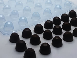 Formas de Chocolate Bombom Trufas, Forma Semiprofissional Bombom Cerejão SP 12 25g Ref.3509 BWB, Medida 36 x 24 x 2.5 cm